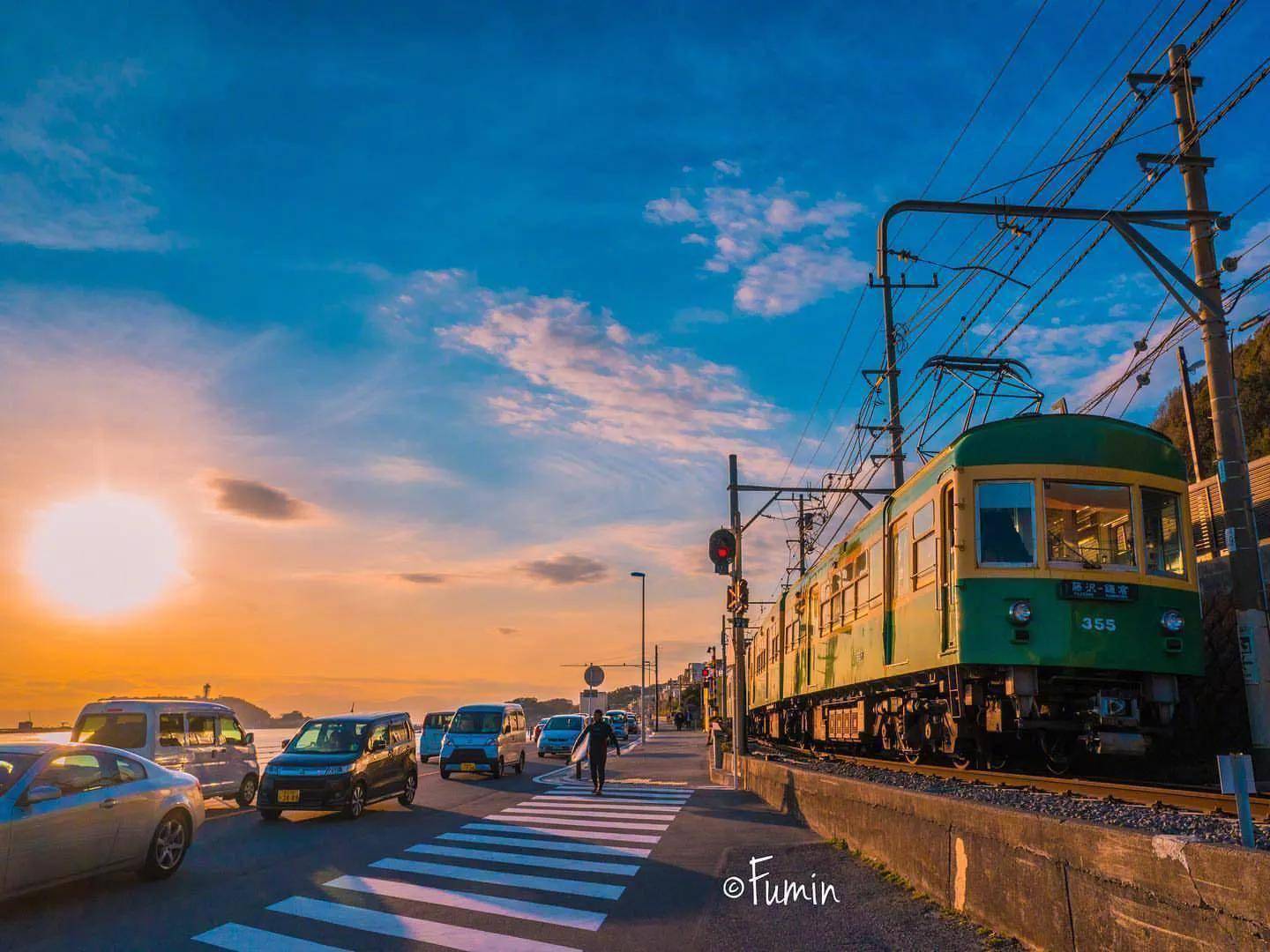 摄影作品欣赏夕阳下的电车