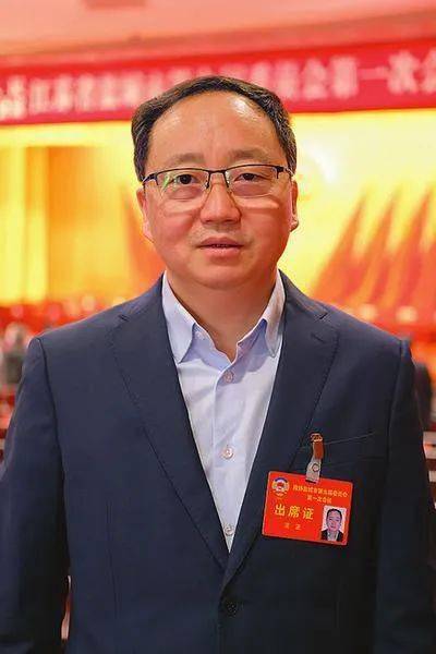 王正市政协委员"政府工作报告指出,要坚持人民至上