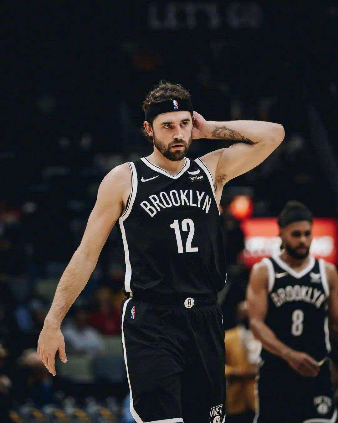 不过,此时的篮网却传出了一个坏消息,球队神投手哈里斯很有可能要进行