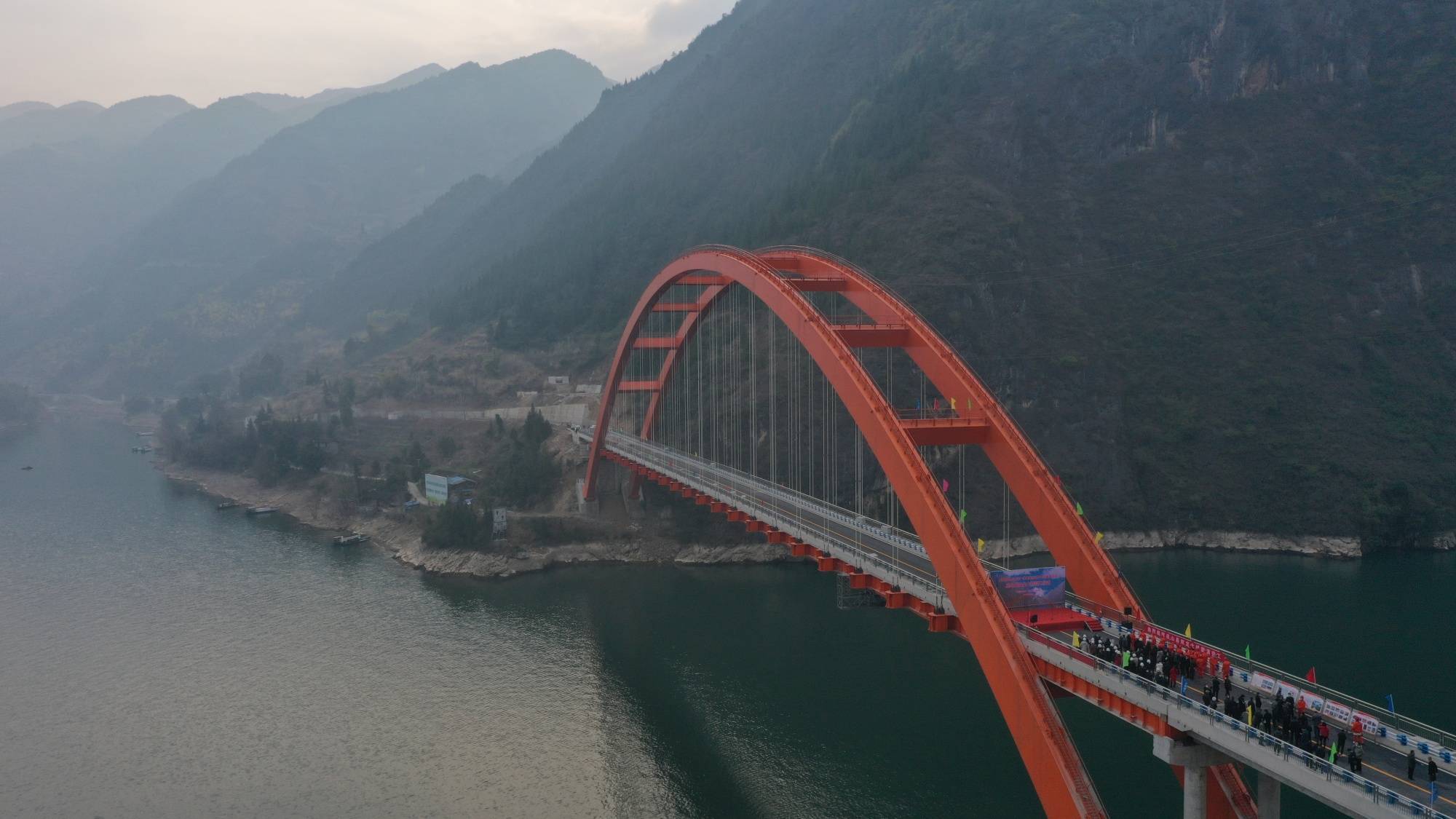 巫山红石梁大桥图片