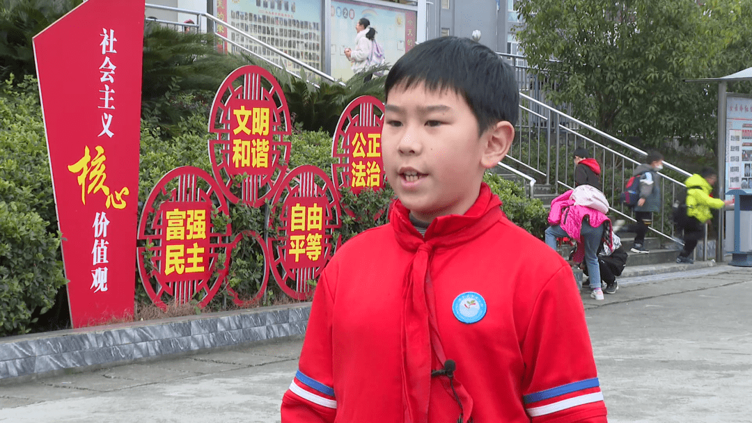安全无小事时时记心中绥江县凤凰小学开展开学第一课活动