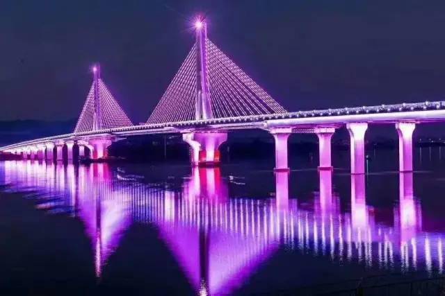 每当入夜,该桥都上映美轮美奂的灯光秀清远市新地标,网红桥--洲心大桥