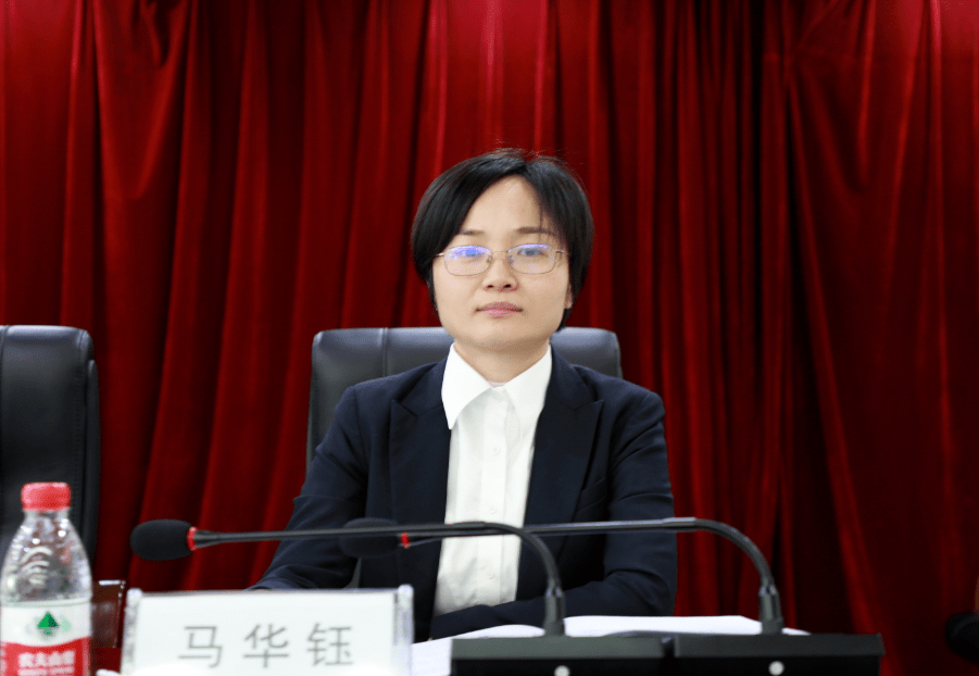 何海英作了题为《践行精益建造,铸造精品工程;实施创新驱动,引领企业