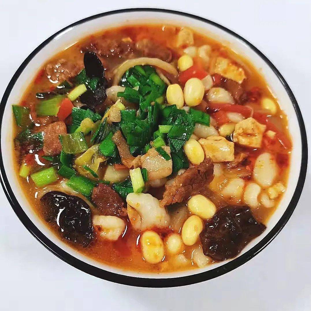 星期二食谱烩面片,花卷晚餐杂粮鸡块,莲菜炒肉,香菇炒青菜,素炒千叶