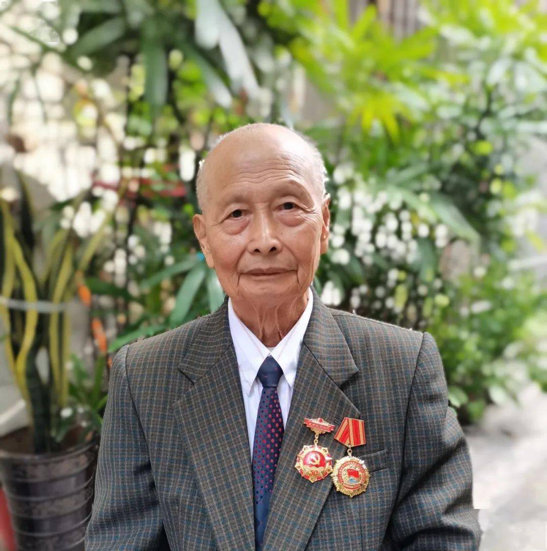 揭阳美美揭阳丨致敬93岁老党员刘青山获评省最美老党员