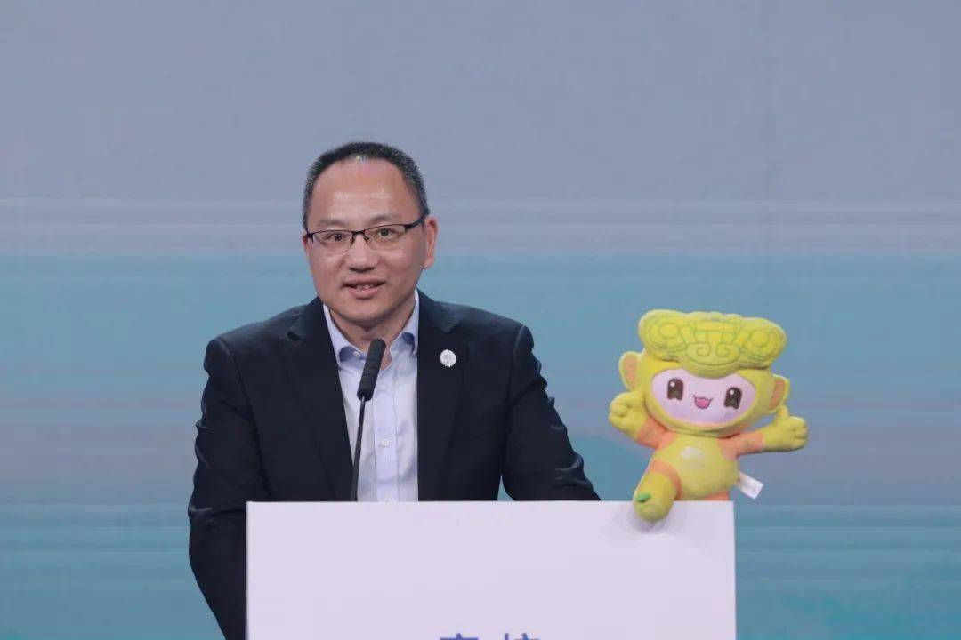 现场,杭州亚组委市场开发部副部长梁强勇,中广电器集团常务副总张树前