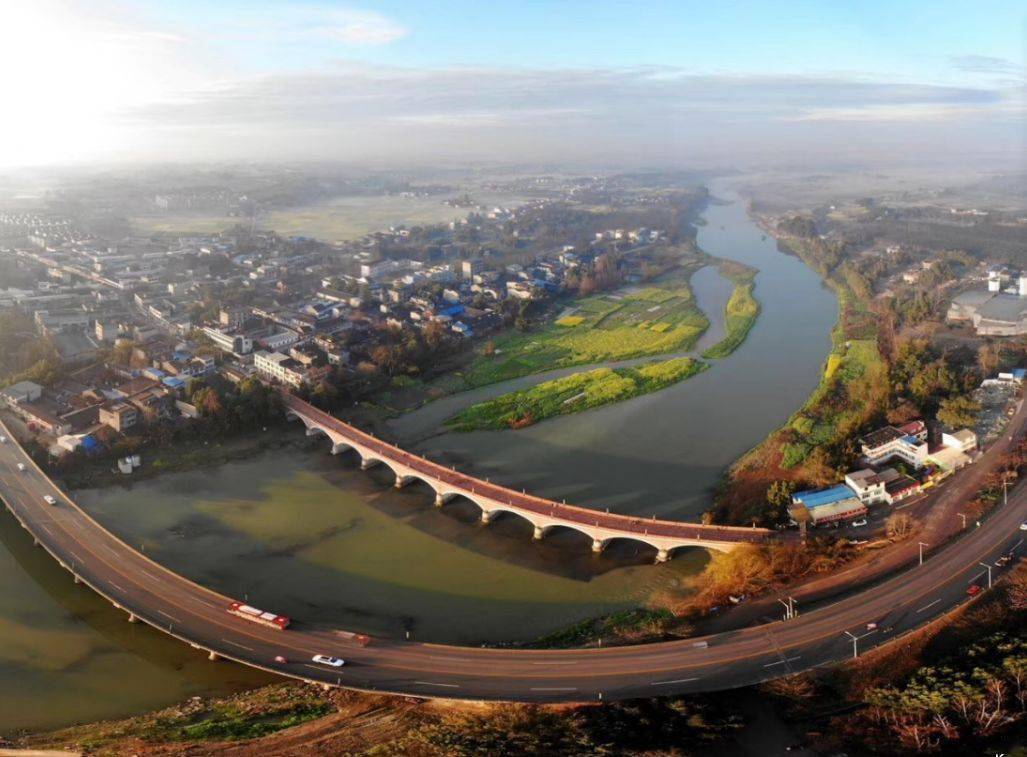 2021年,我区水美乡村建设成果明显,其中姚渡镇凉水村,坪家村被命名为"