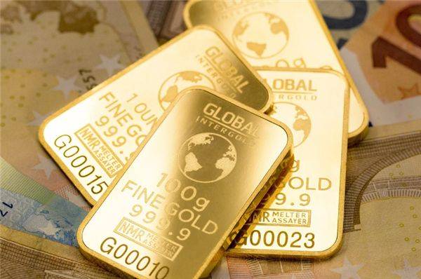 金价大涨！银行员工：金条要卖完！中老年人疯抢，专家称谨慎投资