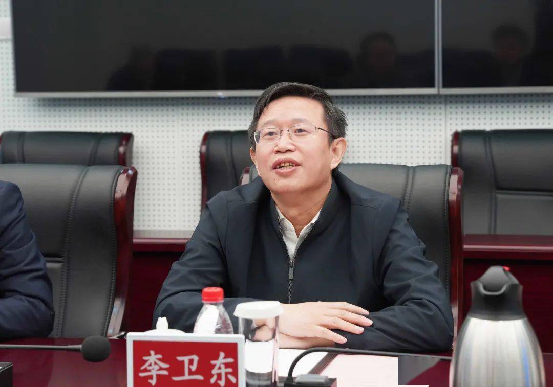 李卫东对李永峰一行表示热烈欢迎,介绍了华能清能院科技研发情况,他