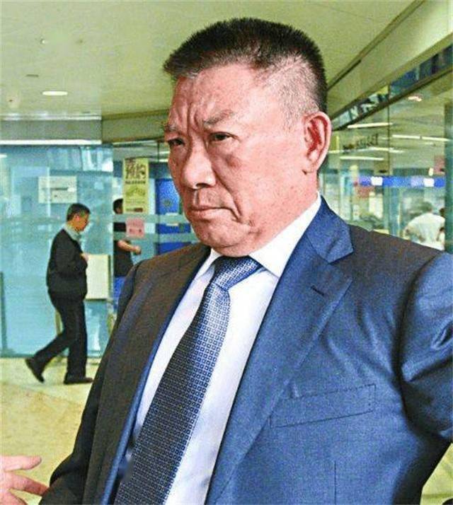 澳门街市伟身家百亿跟大姐大谈恋爱晚年却发现儿女非亲生