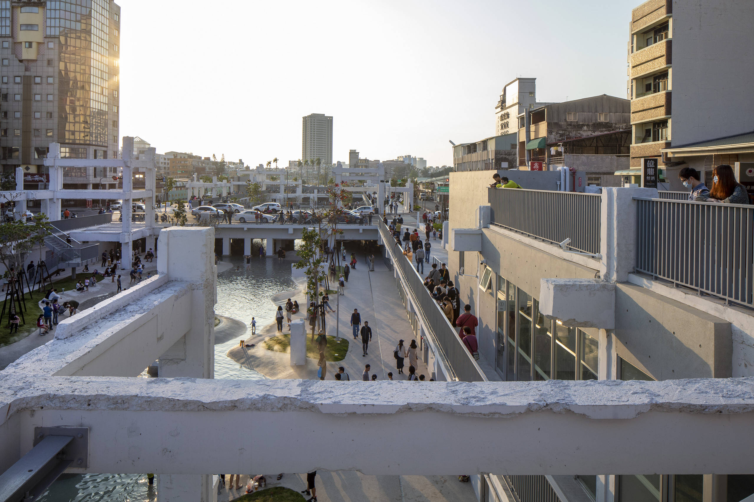 城市空间改造台南河乐下沉广场设计mvrdv