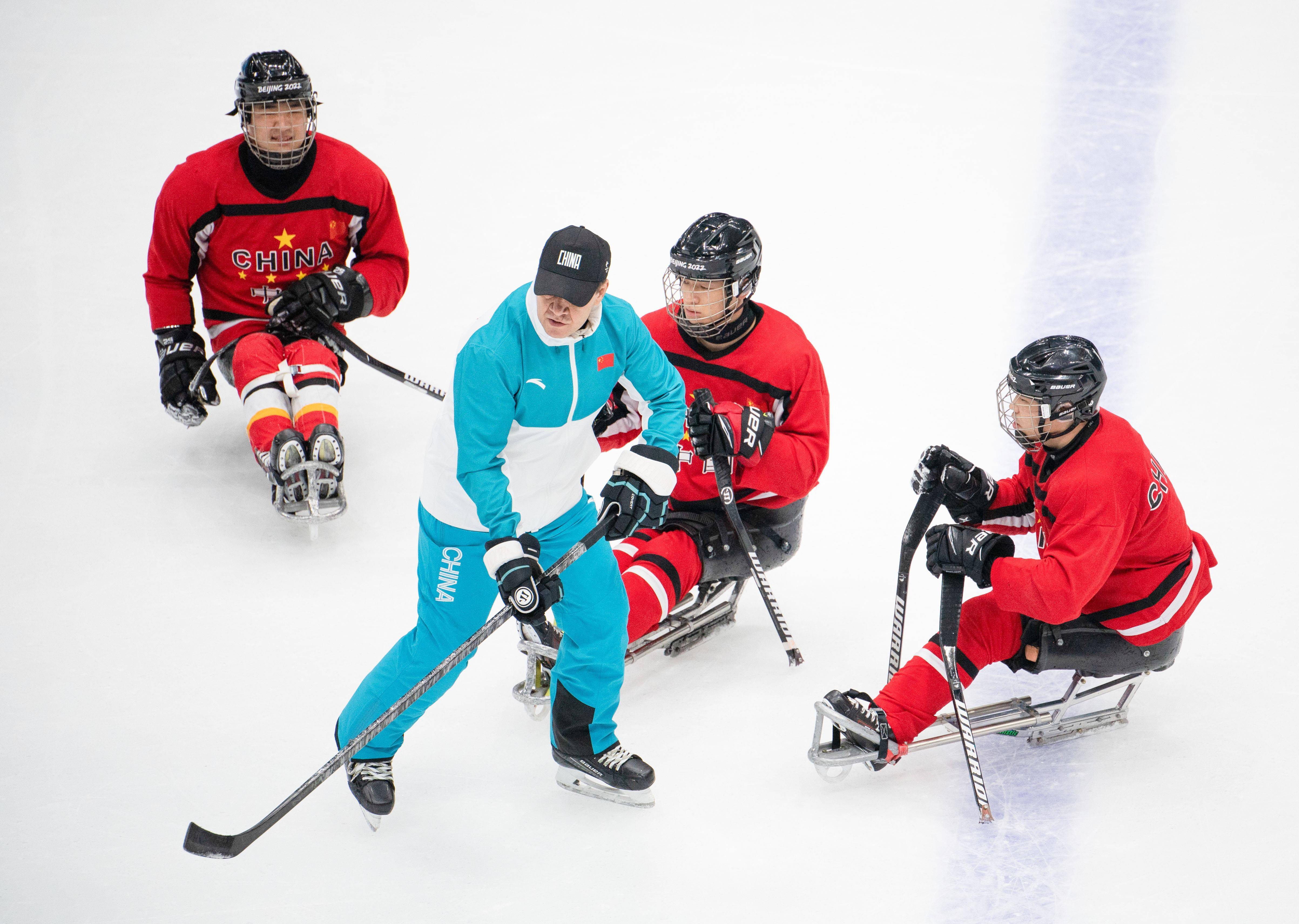 残奥冰球——中国队进行赛前训练