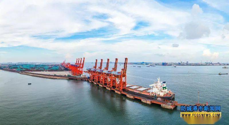 雄伟的防城港20万级码头