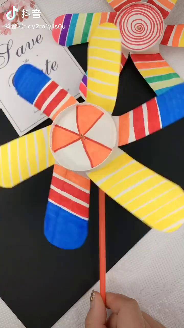 用过的纸杯不要扔,可以做成好玩的彩色风车_纸杯_风车