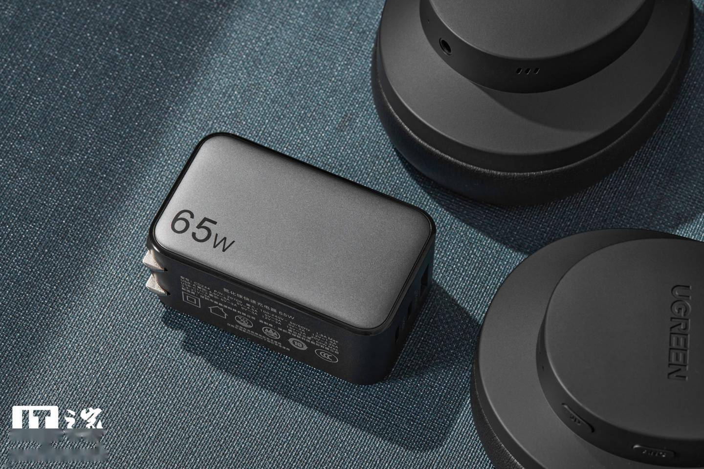 【IT之家开箱】绿联“小口红”氮化镓 65W 快速充电器图赏：小巧