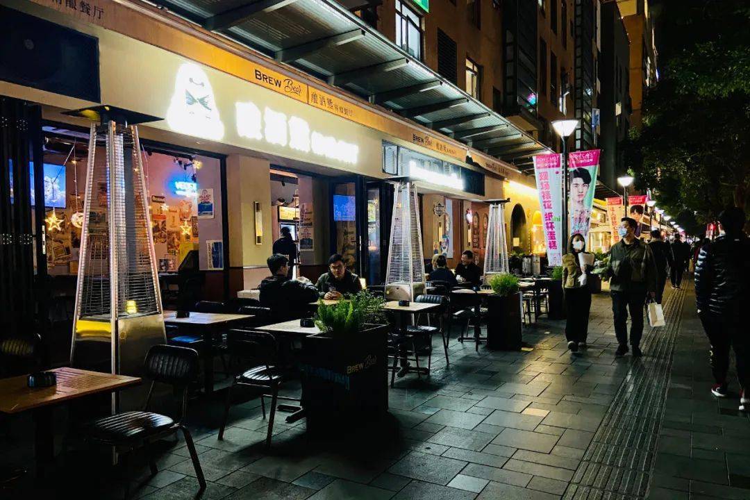 大学路的日与夜北上海年轻人聚集的特色小马路iziretail热点