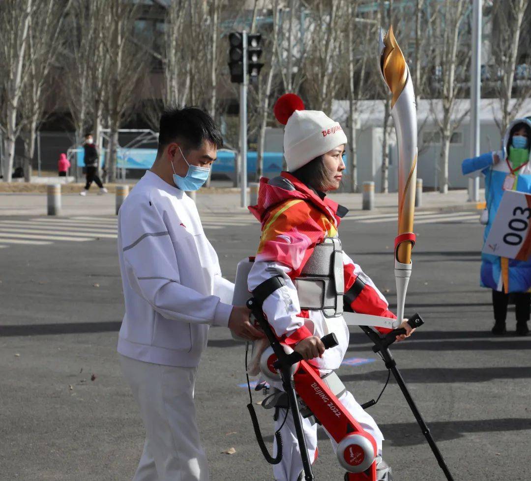 冬奥会机器志愿者图片