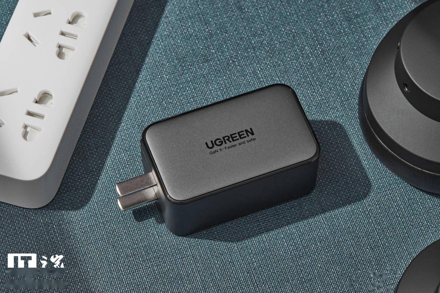 【IT之家开箱】绿联“小口红”氮化镓 65W 快速充电器图赏：小巧