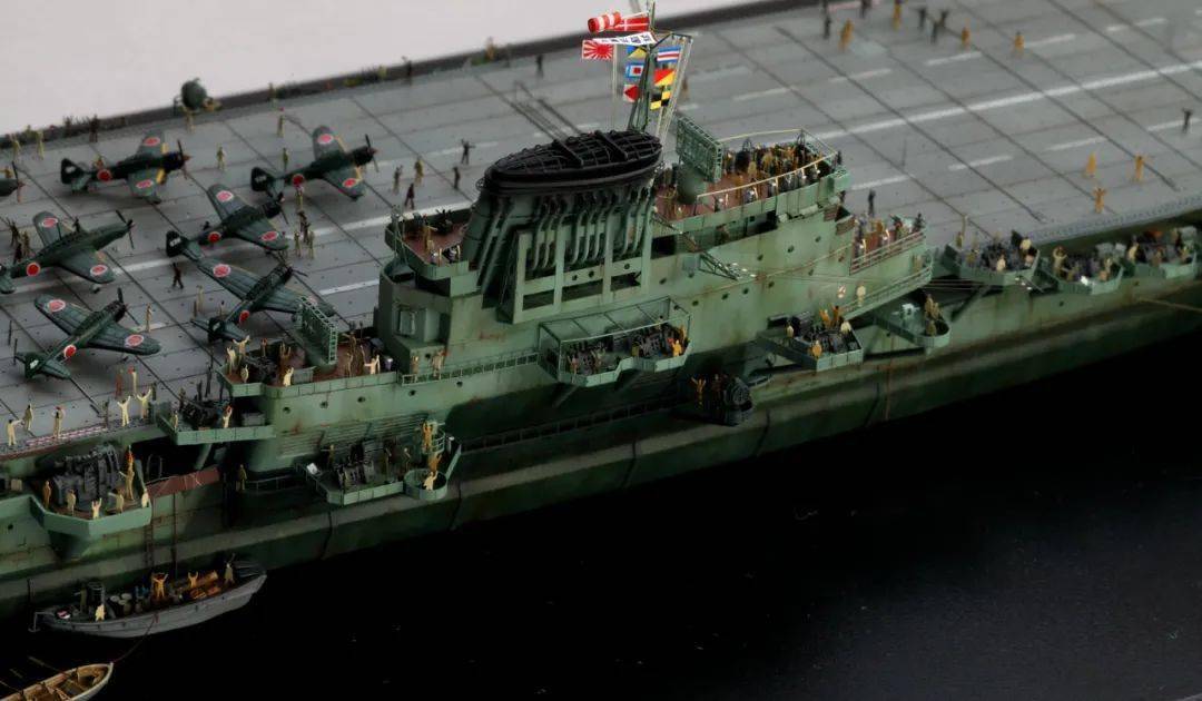 我對這件作品的細節深表驚歎1/700信濃號航空母艦來自於模型玩家acme