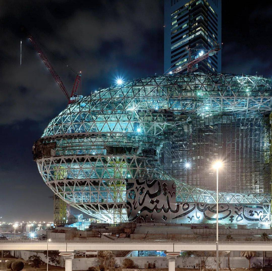 迪拜迪拜新地标 | 未来博物馆已开放，77米高建筑室内无一根柱子