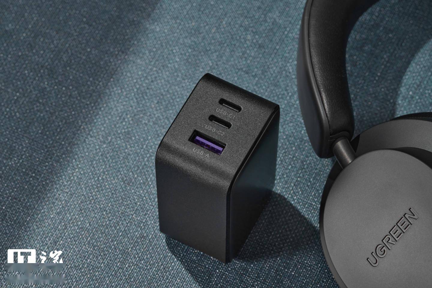 【IT之家开箱】绿联“小口红”氮化镓 65W 快速充电器图赏：小巧