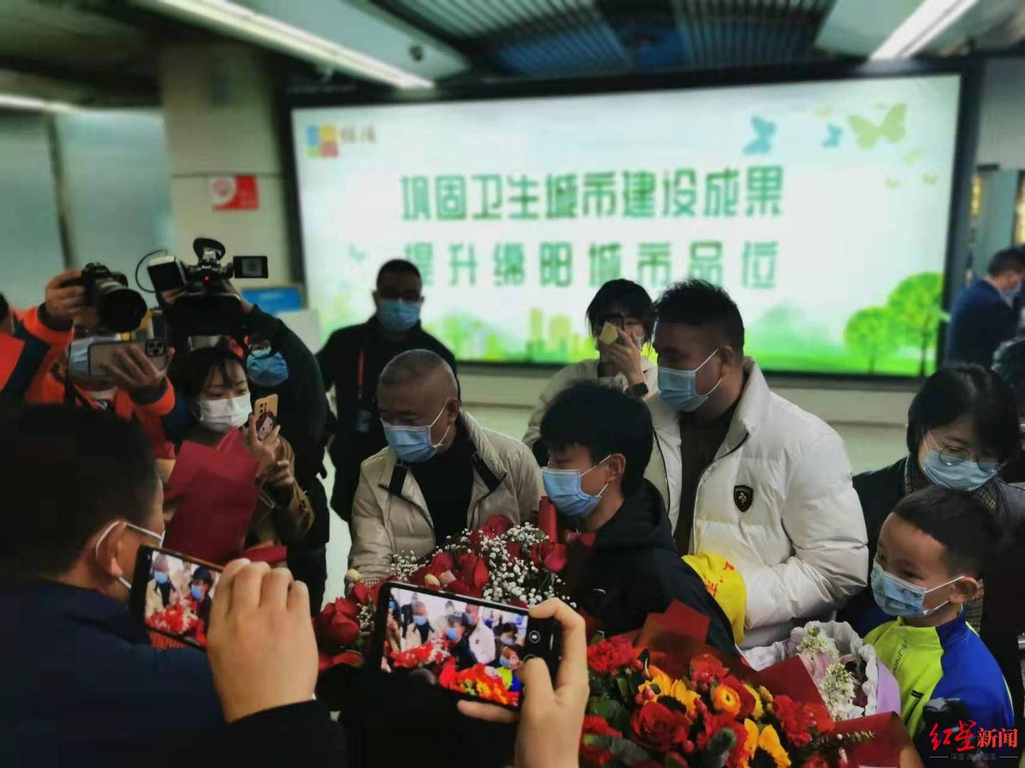 张琳艳|中国女足亚洲杯冠军队员张琳艳回家 父亲：已准备好她最喜欢吃的江油肥肠