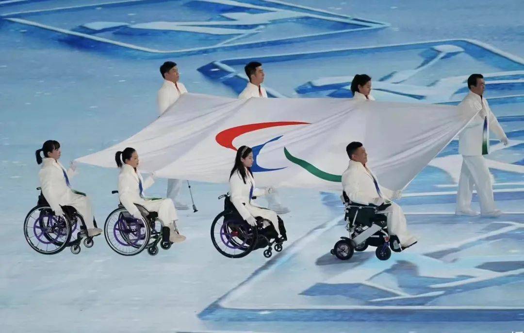 事业|冬残奥会开幕式上的护旗手李豪：来自上海，与轮椅击剑结缘