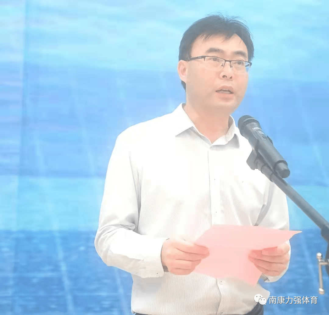 南康区政府副区长江晋斌宣布中小学生游泳教育正式启动2022年3月杖 