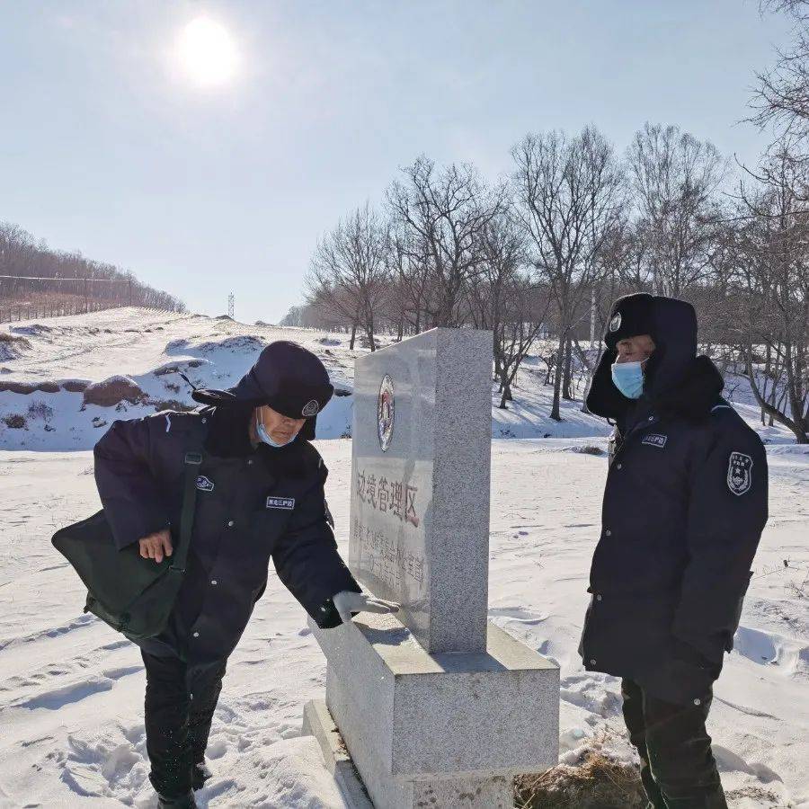 清晨4時,東寧市三岔口鎮東大川村民韓淑秀和老伴兒薛奎帶上自制的乾糧