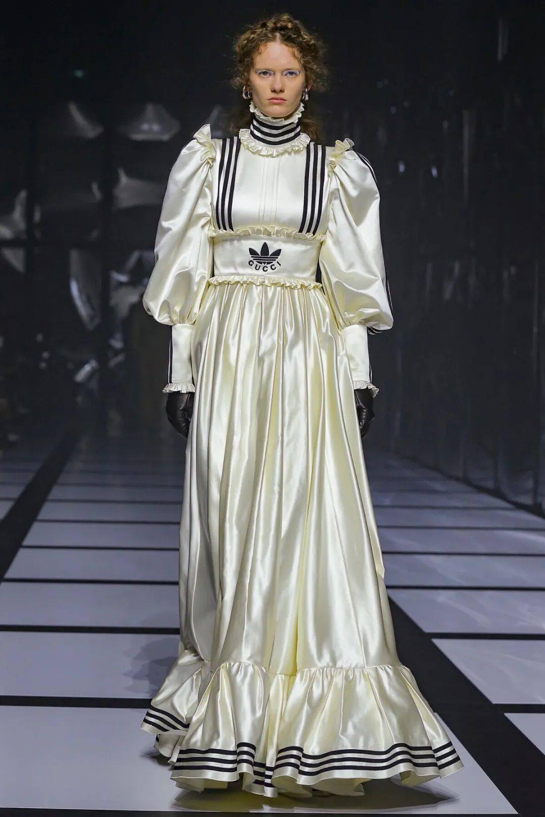 系列 怀孕7个月,裸着肚子出去“蹦迪”?姐你真的不怕孩子冻着吗...