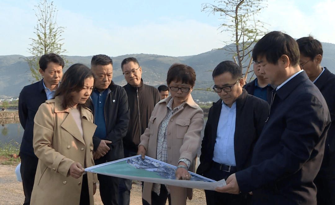 省农业农村厅调研组到石屏调研