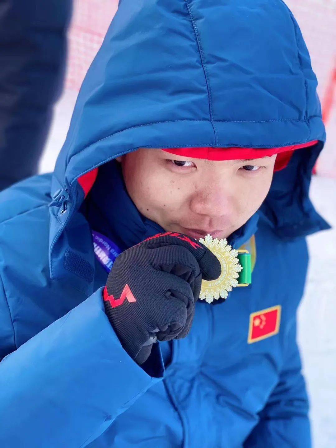 福建小伙郑鹏夺金