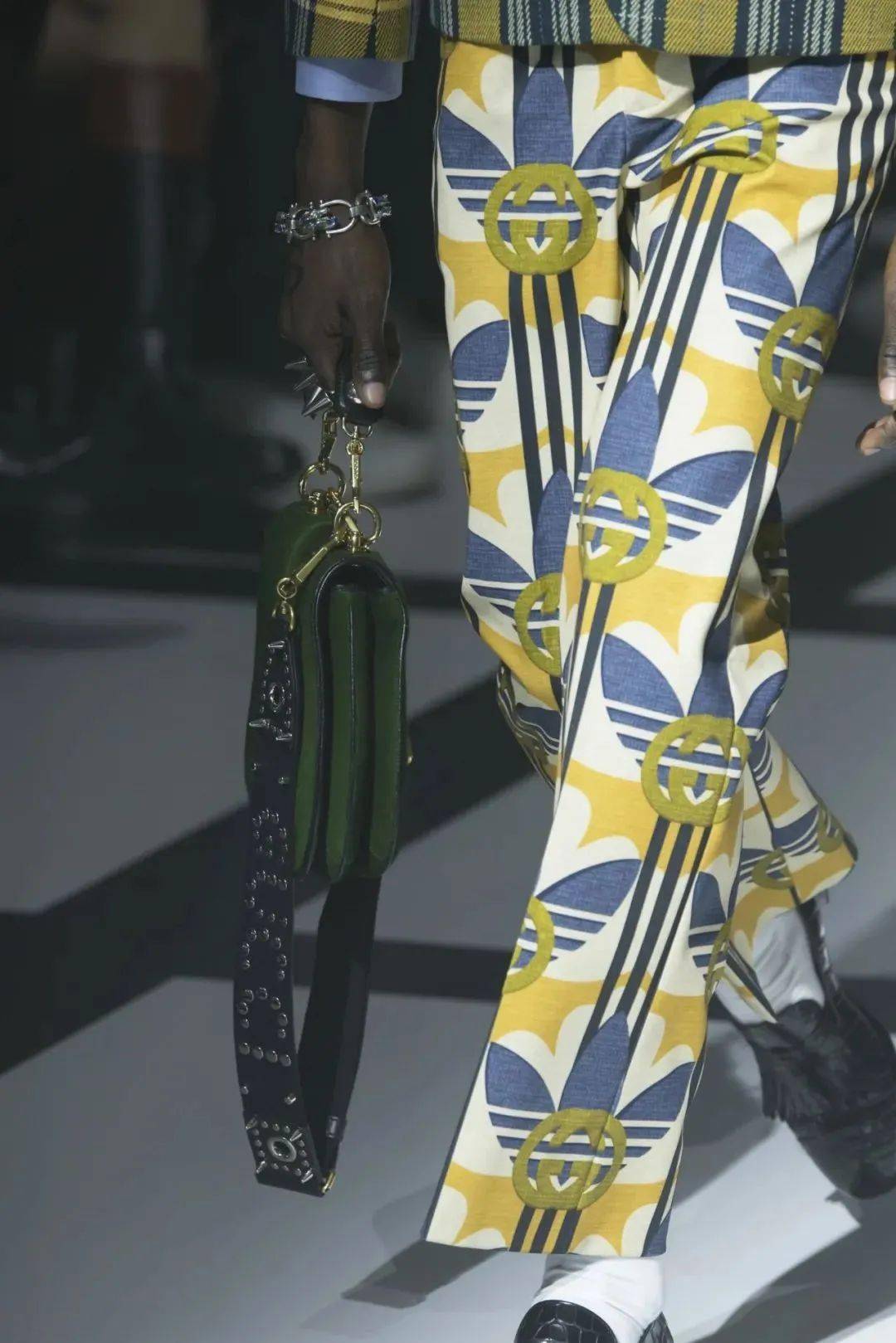 系列 怀孕7个月,裸着肚子出去“蹦迪”?姐你真的不怕孩子冻着吗...