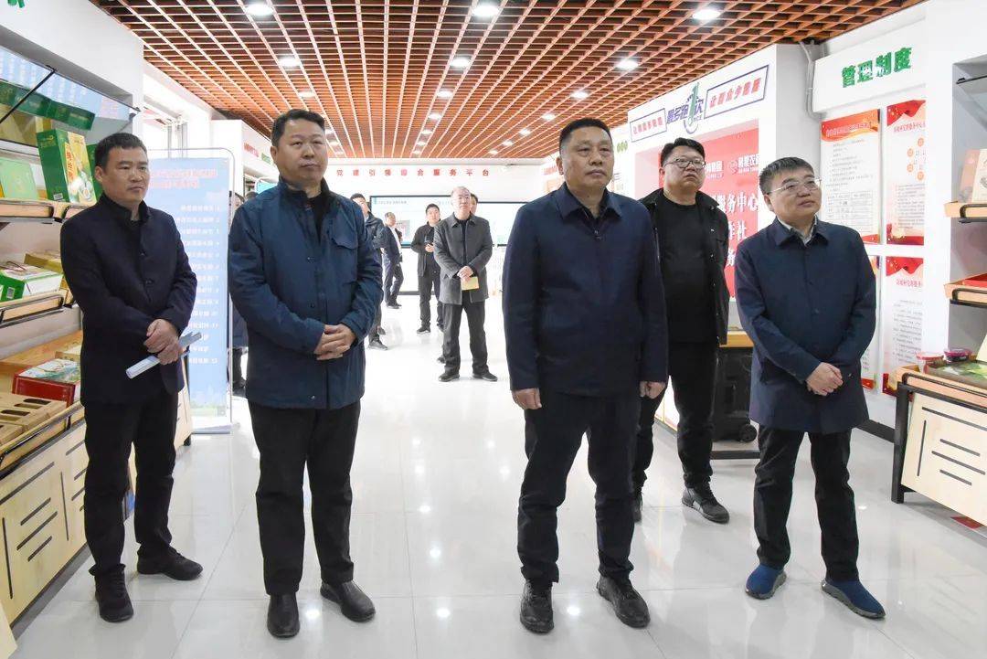 淇滨区区长闫浩到鹤壁东区调研产业培育工作