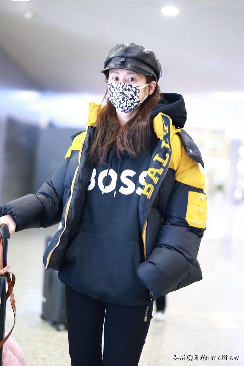 2022年3月7日,上海,颖儿机场街拍.