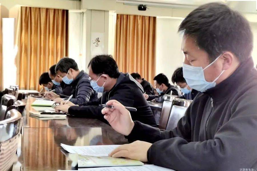 人,各学区及局属各学校主要负责人,鲁山学校校长共计50余人参加会议