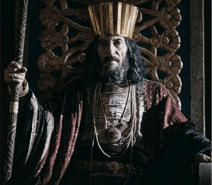 居鲁士率领着大军四处征战,所到之处所向披靡.