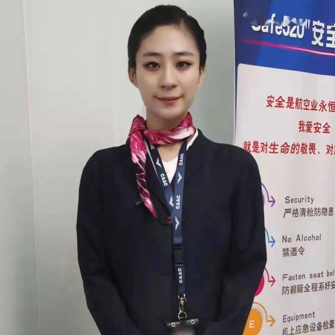 飞行员正准备上机执飞的客舱乘务正坐在你身边码字的女同事她们也许就