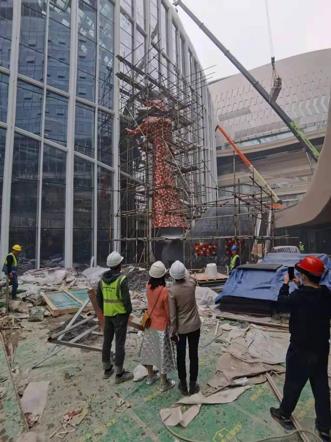 香港置地钱红面对挑战我选择勇敢向前