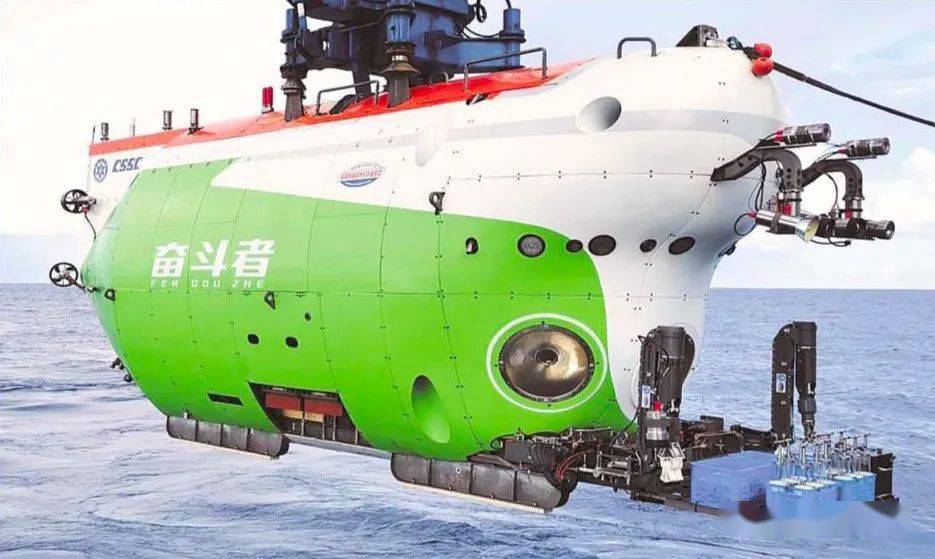 我乘搭过我国目前所有的载人潜水器,包括蛟龙号,深海勇士号和刚刚完成