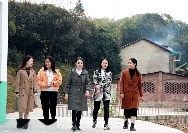 发光的"她"丨巾帼不让须眉 "五朵金花" 绽放叙永天池_李丹_牟蔺_熊燕