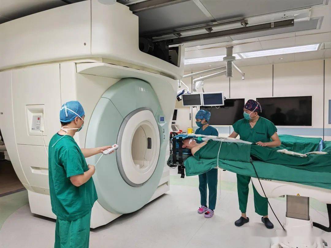 团队|北京协和医院多学科团队紧急采用术中MRI，让垂体瘤卒中患者重获光明