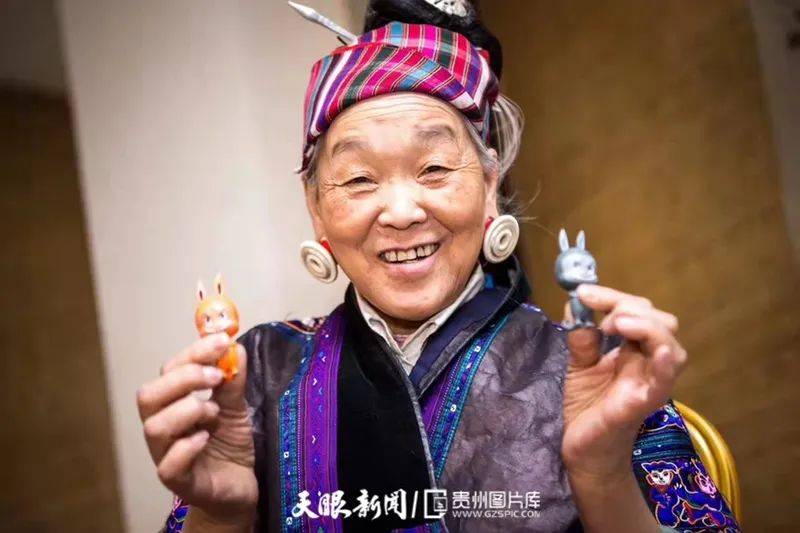 贵州大山里这位老奶奶,到过十几个国家还上t台走秀_潘玉珍_刺绣_中国