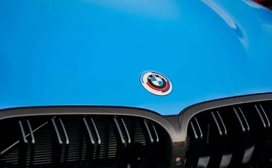 中改新宝马m8雷霆版上身50周年新logo效果看上去如何