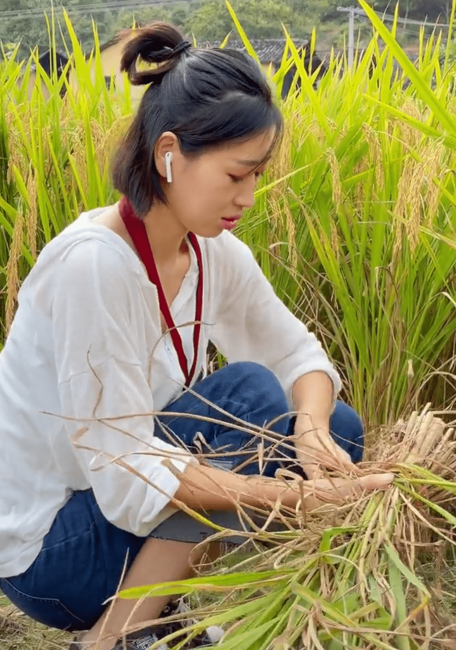 金苏红女性的高级美，徜徉在田园牧歌里