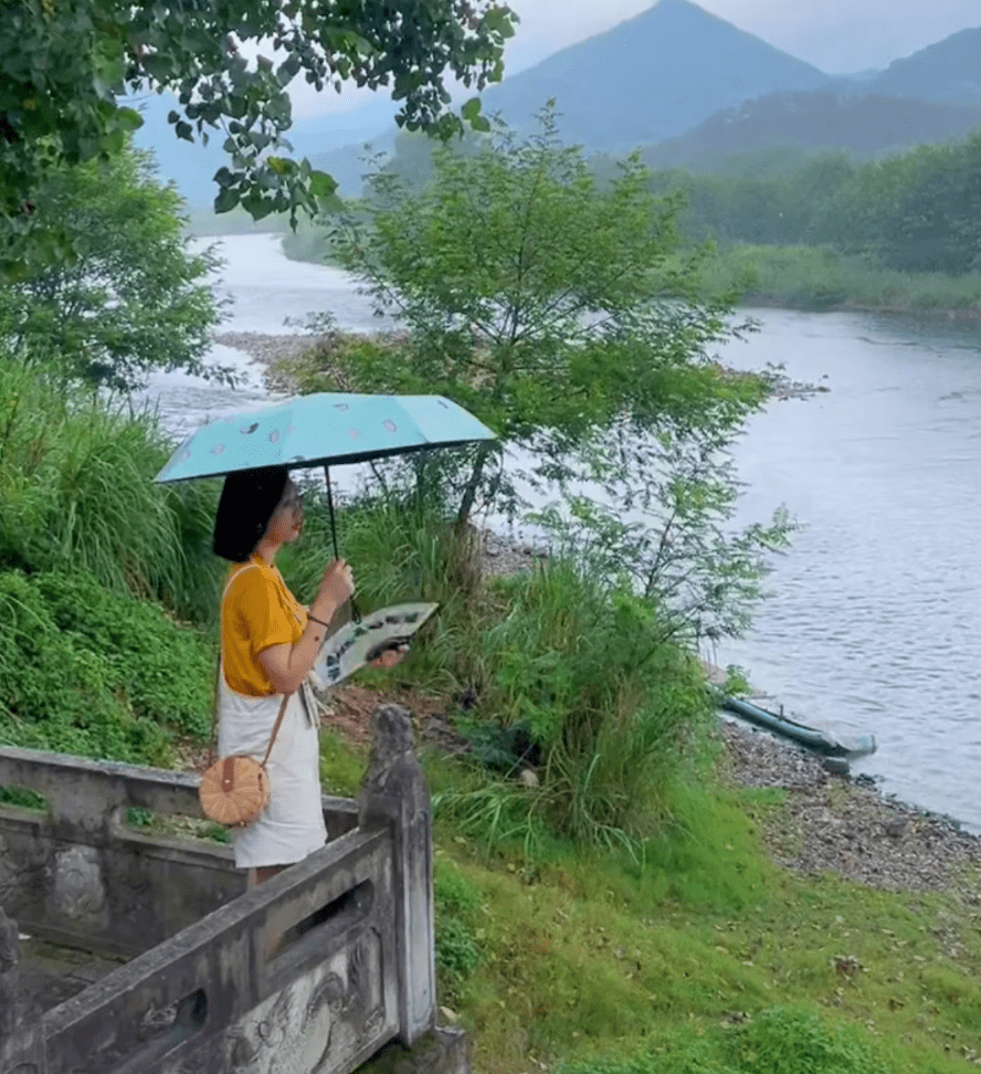 金苏红女性的高级美，徜徉在田园牧歌里