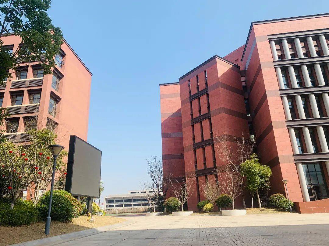 校园新闻我们正式成为小记者啦明道学校小学部扬子晚报小记者聘任仪式