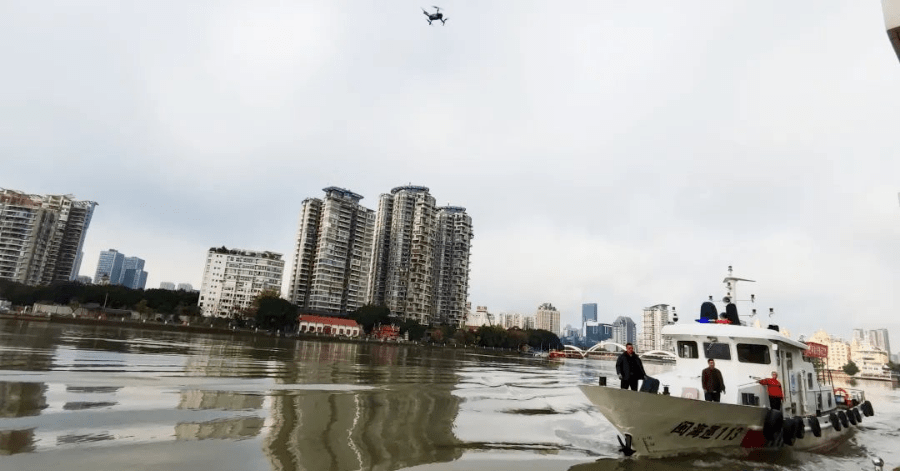 事发尤溪洲大桥福州有人跳江轻生被发现时头朝下漂在水上