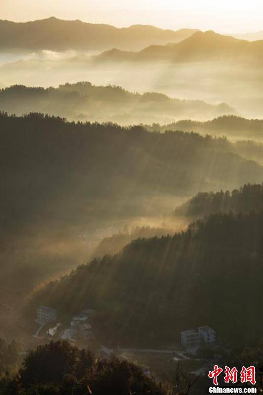 阳光|江西遂川 光照山林景色美