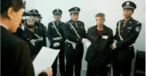 那个扇了刘德华一耳光的男人,死刑前让妻子往脚镣里塞了1元钱…_刘涌